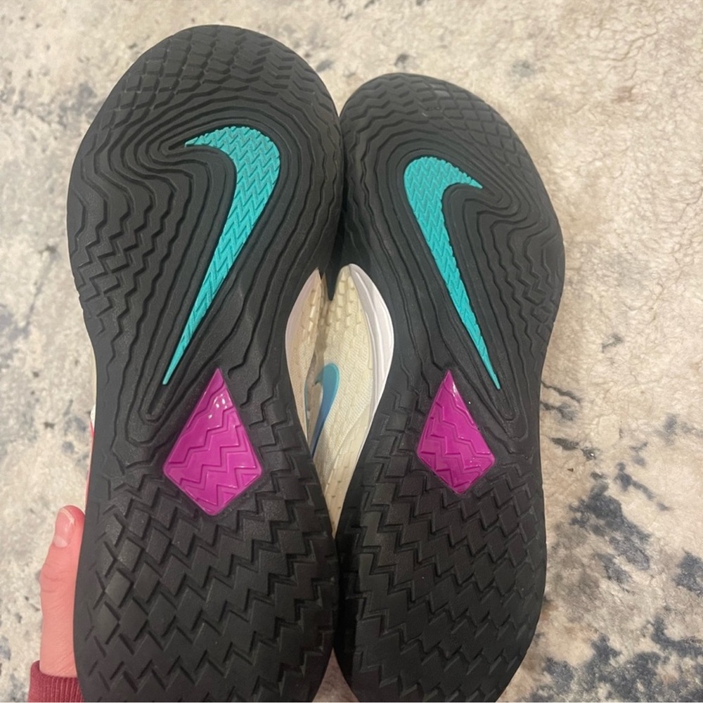 Nike White and Pink Sneakers - Picture 6 of 8